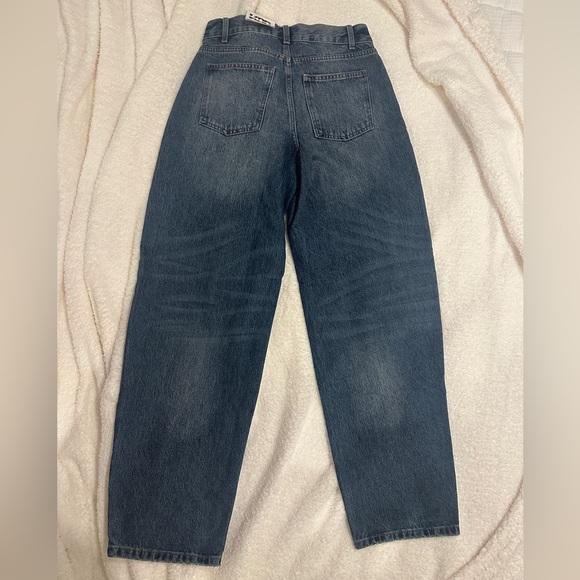 NWT KBB by KAHLANA Women's Mid-Rise Barrel Leg 'The Lynnox Jean' - Dark Wash - 4 - Picture 5 of 9